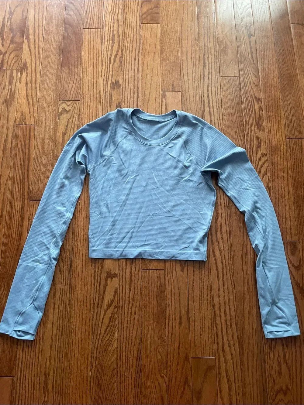 Lululemon Light Blue Long Sleeve Crop Top Women’s Sz 4
